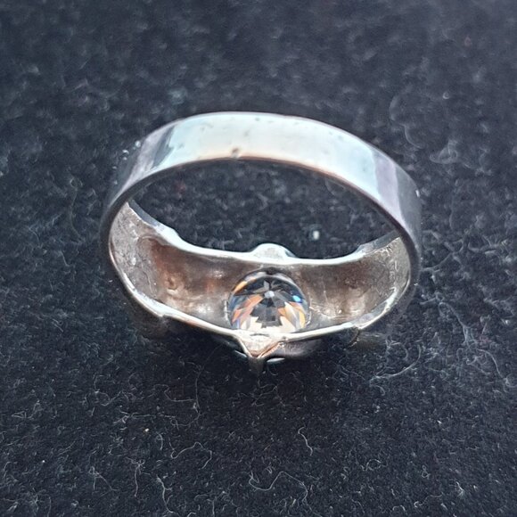 Elegant & Radiant Sparkling Vintage 925 Sterling Silver White Zircon Ring - Picture 6 of 14